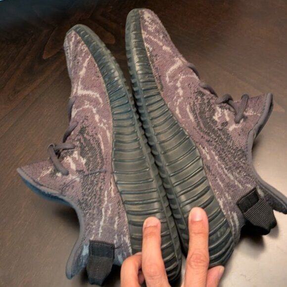 B31 ADIDAS Yeezy Boost 350 V2 - Picture 9 of 10